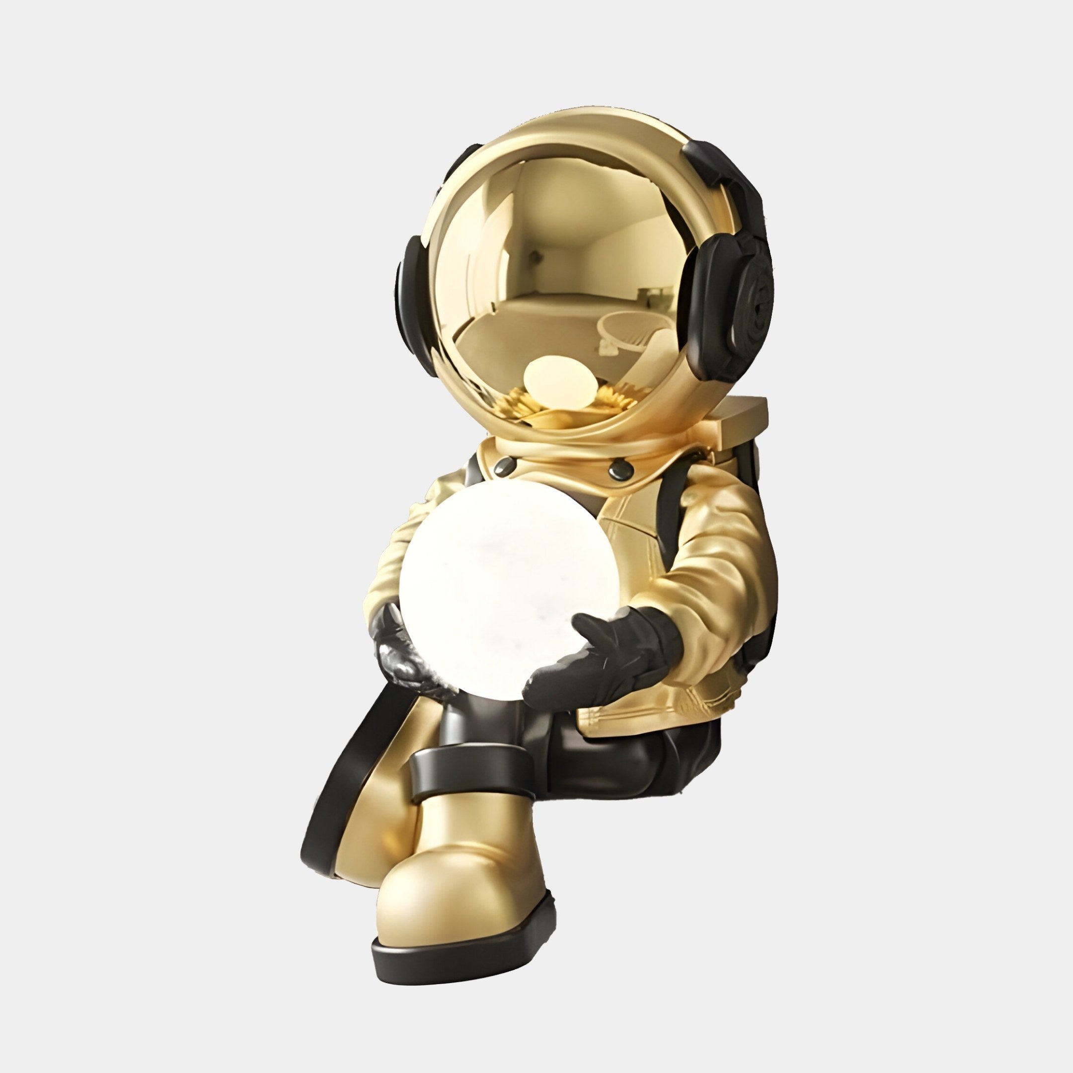 Kleine himmlische goldene Astronauten-Glow-Skulptur I sitzend - 53 cm