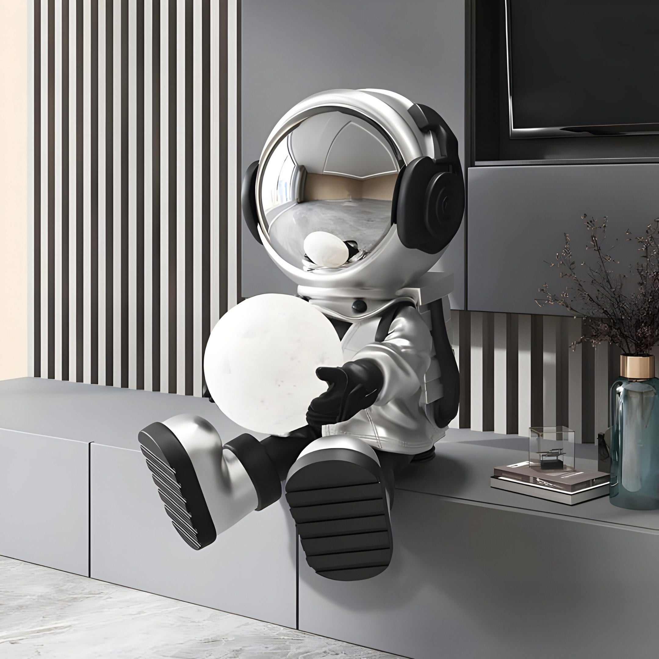 Kleine Lunar Silver Astronaut Glow Seated II Skulptur - 53cm